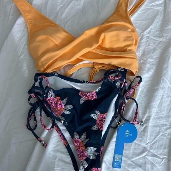 CUPSHE Women's Bikini Swimsuit Front Cross
Lace Up Twos size S NWT - Picture 8 of 11
